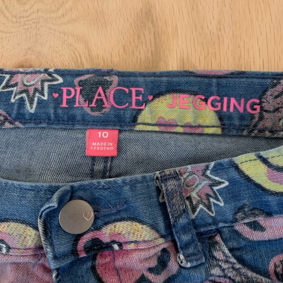 Children’s Place Jeggings with Drawings! (Youth) - Picture 3 of 3